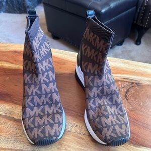 Michael kors - Skyler Logo Stretch Knit Sock Sneaker. Size: 7. Like New!